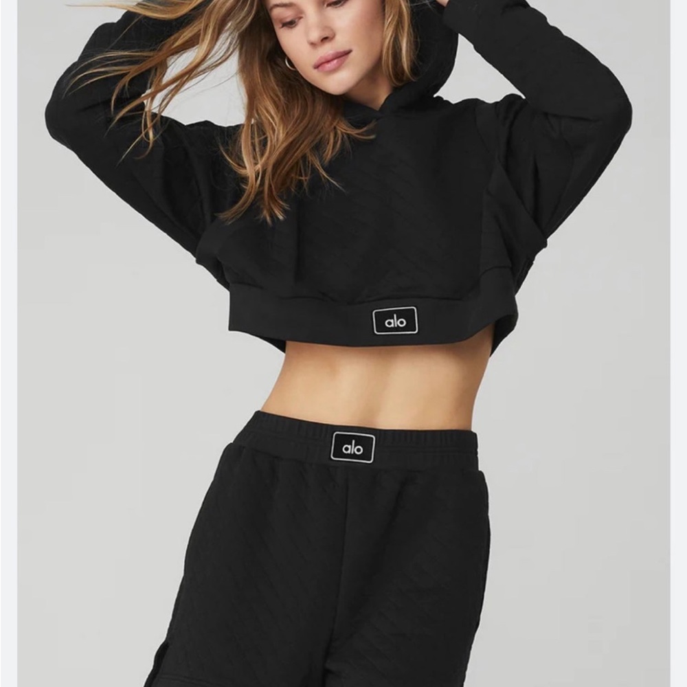 Alo brand cropped quilted pullover hooded sweat jacket. Black size M